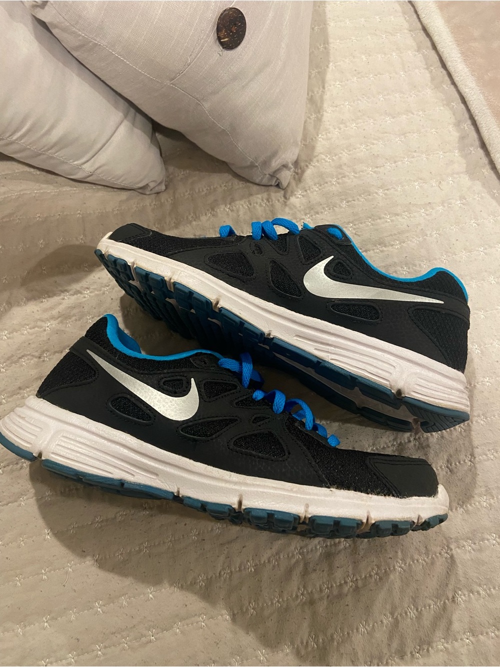 Nike Kids Black Sneakers with Blue Accents and Silver Swoosh